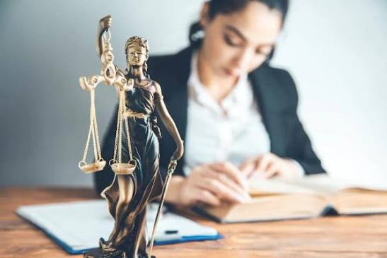 Адвокатські послуги в Україні: як юридичний представник може допомогти українцям